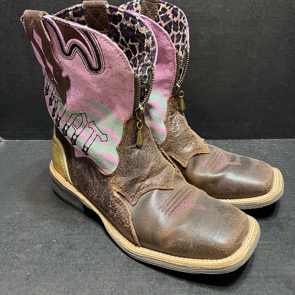 Ariat Shoes - Womens Ariat Boots ropers square toe size 8.5